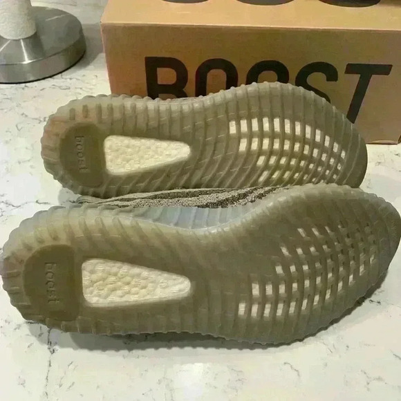 Yeezy Boost 350 V2 size 11 - Picture 10 of 10